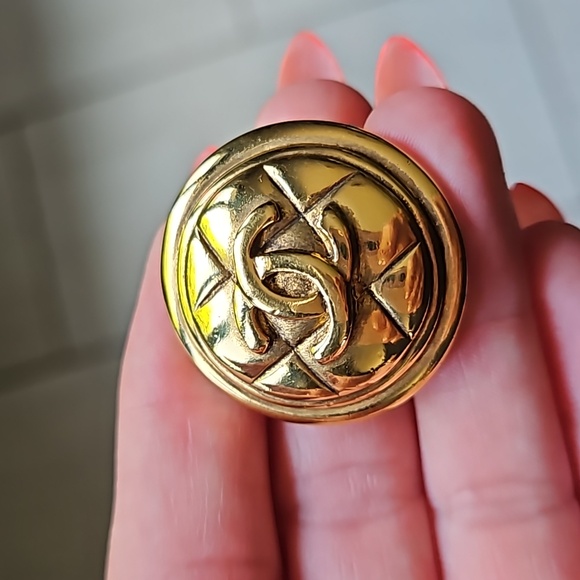 CHANEL Vintage 24k Gold Plated Clip Earrings Quilted CC Logo - Picture 5 of 6